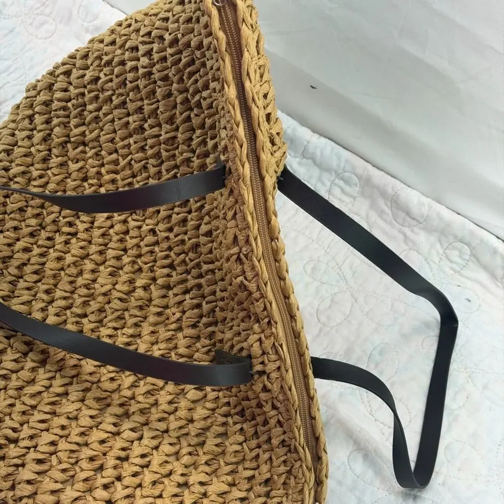 NWOT Elegant Woven beach bohemian Tote Bag with dark Brown Straps